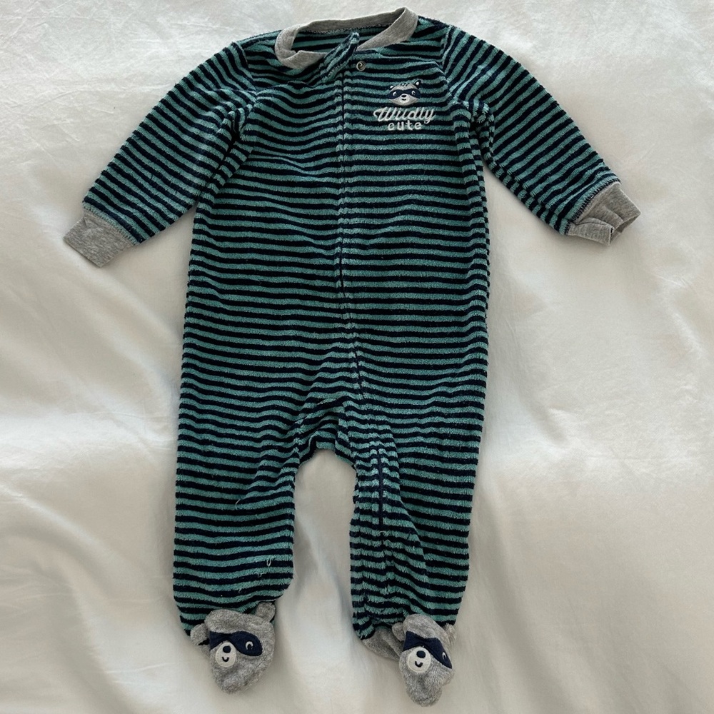 Carter’s wildly cute terry cloth footed onesie 6M